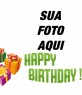 Fotomontagem para fazer sua fotografia de um cartão de aniversário. A composição de um feliz aniversário com letras verdes, vemos as cores presentes.