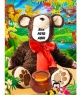 Baby fantasia de urso, com o fundo da floresta.