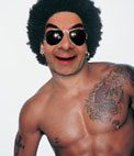 Ponha seu rosto no corpo de Lenny Kravitz, músico famoso