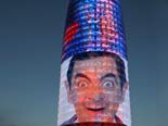 Fotomontagem em que sua foto colocada na Torre Agbar em