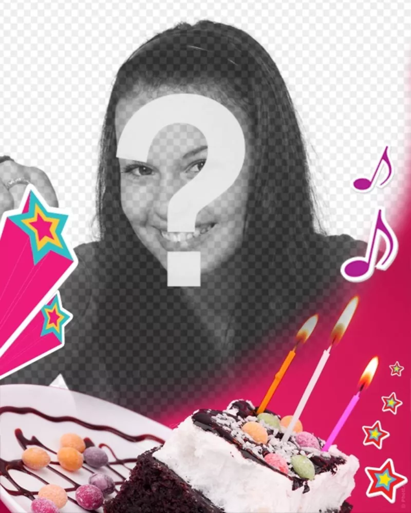 Cartão de aniversário, onde você faz o upload de uma imagem com um fundo rosa, um bolo com velas, estrelas e..
