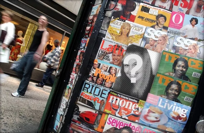 Fotomontagem de uma revista em um quiosque para colocar sua foto na capa de um..