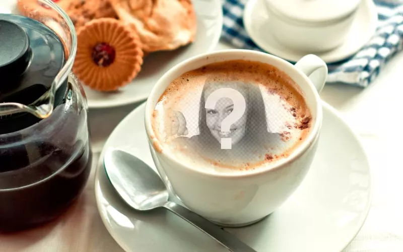 Fotomontagem para colocar sua foto em uma xícara de café de espuma. ..