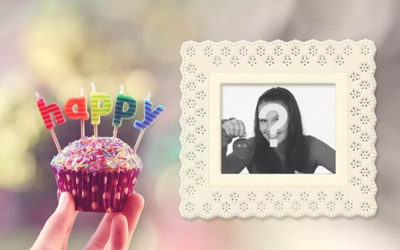 Cartão de aniversário com um cupcake e letras coloridas com sua foto ..