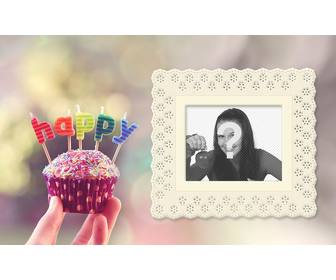 cartão aniversario com um cupcake e letras coloridas com sua foto