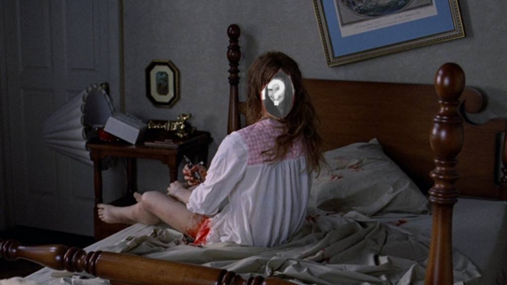 Fotomontagem para ser a menina do exorcista em uma cena do filme de terror em que ela se transforma completamente a cabeça sobre sua..