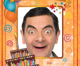Cartão de feliz aniversário com um bolo e balões para personalizar com uma foto e um texto online.