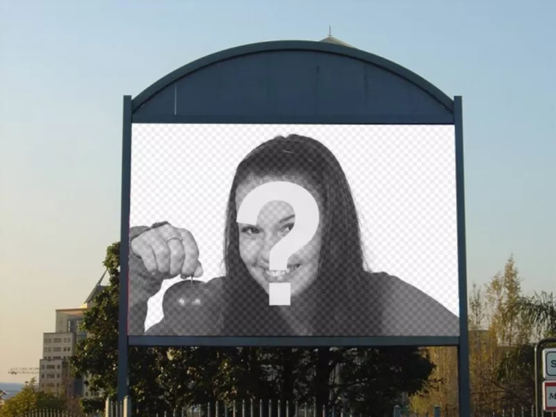 Fotomontagem de uma tela gigante ao ar livre de anúncios em que você pode colocar uma imagem e adicionar