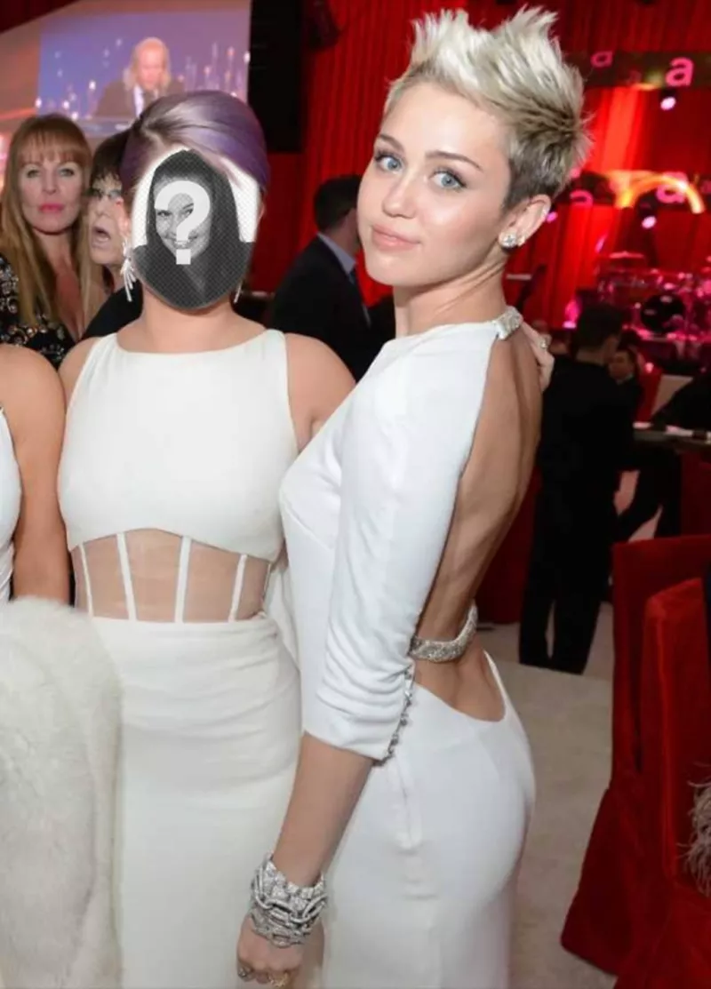 Fotomontagem para ser a próxima Miley Cyrus no Oscar partido loira de vestido..