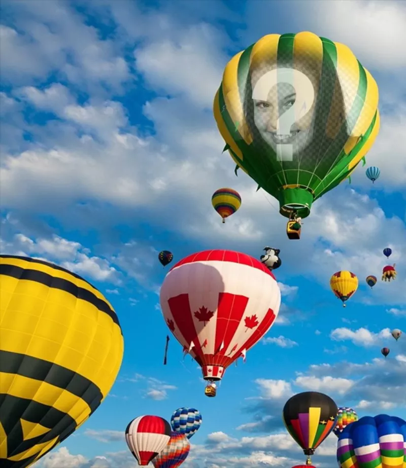 Fotomontagem com balões coloridos voando no céu azul, onde você pode colocar uma foto na tela de um dos..