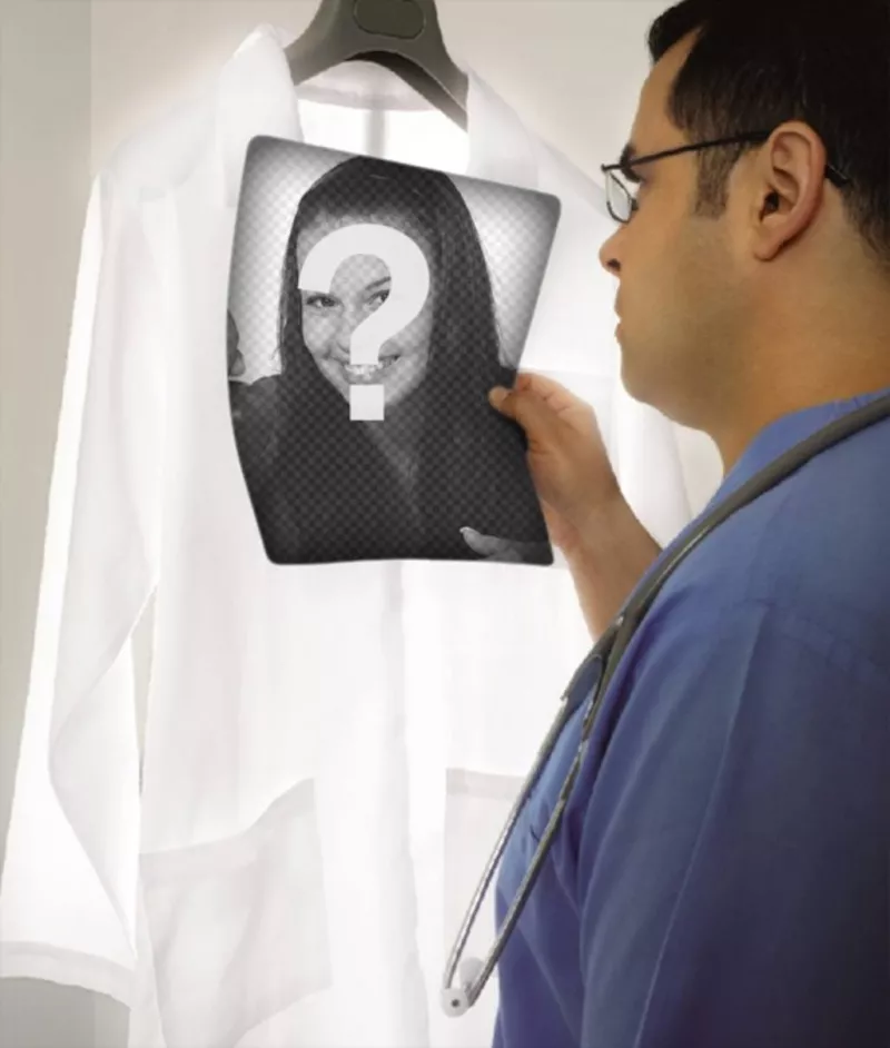Fotomontagem em que um médico está examinando uma radiografia em que você pode colocar sua..