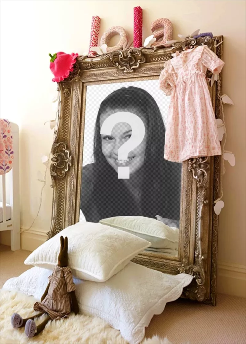 Fotomontagem com o reflexo em um espelho no quarto de uma menina. ..