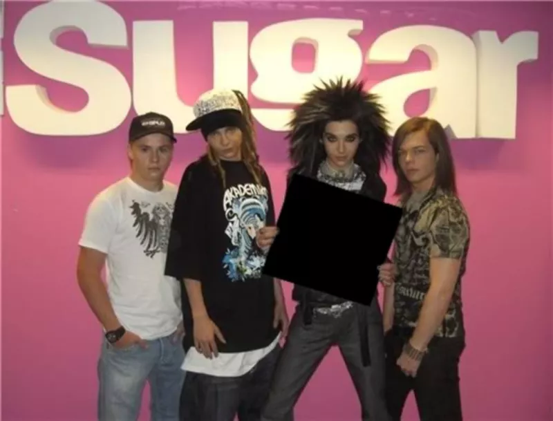 Foto montagem para colocar a sua foto em um cartaz realizado pelo grupo Tokio Hotel como seu melhor..