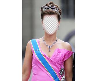 fotomontagem uma princesa com coroa e vestido com gala colocar seu rosto