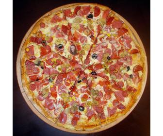 ocultar sua imagem nesta deliciosa pizza divertir jogando com as pessoas encontra-lo na mesma