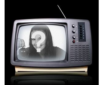 fotomontagem com uma televisão retro onde voce pode colocar sua imagem voce aparecer em um programa tv