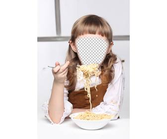 fotomontagem uma menina comendo um prato espaguete