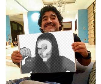 fotomontagem com maradona segurando sua foto com sua foto e texto