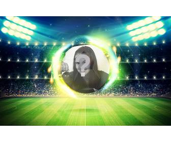 coloque sua foto em um quadro um campo futebol e bola no fundo