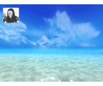 Fundo da tela em que sua foto aparece com um fundo de céu azul e mar.