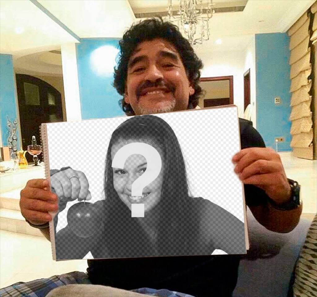 Fotomontagem com Maradona segurando sua foto com a sua foto e texto. ..